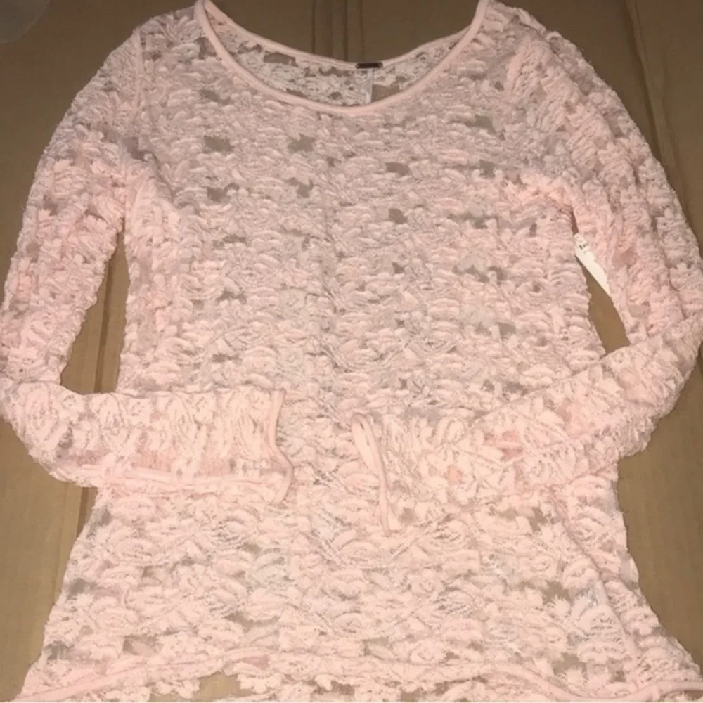 🆕 Free People Lace Design Top